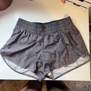Lululemon Tracker Low-Rise Lined Short 4’’